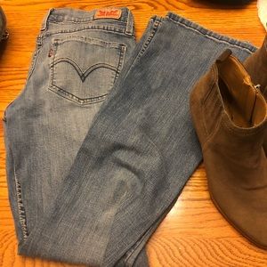 Levi superlow bootcut jeans. 28 waist.
